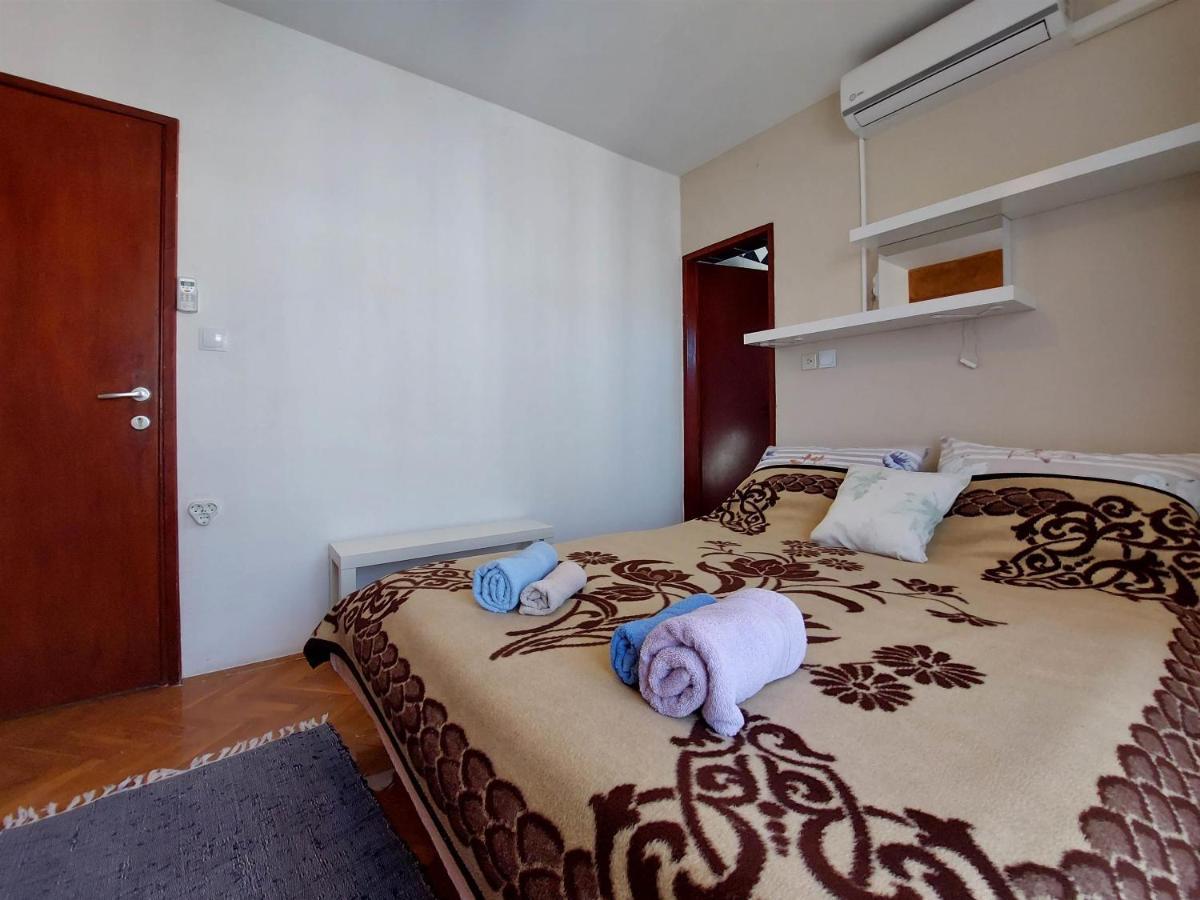 Apartment And Room Marica 푸나트 외부 사진